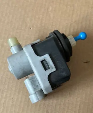 Nissan Almera Tino Headlight level adjustment motor 007878