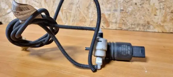 Audi A3 S3 8P Windscreen/windshield washer pump 1k6955651