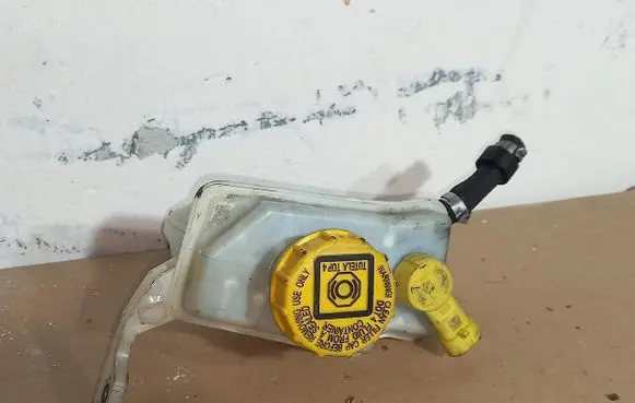 Fiat 500L Brake fluid reservoir 03350854071