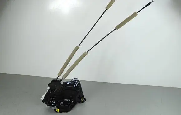 Subaru Forester SK Front door lock M5613480