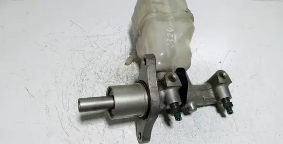 Peugeot 407 Master brake cylinder 9646980980