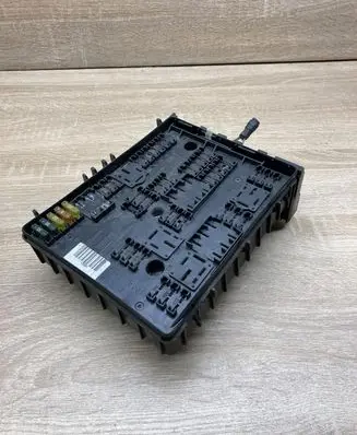 Volkswagen Golf V Fuse module 1K0937124H