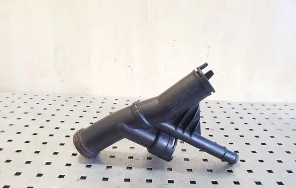 Volkswagen PASSAT B8 Engine coolant pipe/hose 04L121026F