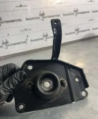 Citroen Berlingo Engine mount bracket 9682731780 KA907202