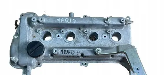 Toyota Yaris Rocker cam cover 