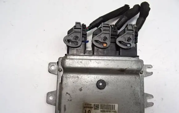 Nissan Qashqai Engine control unit/module MEC93800 MEC93600