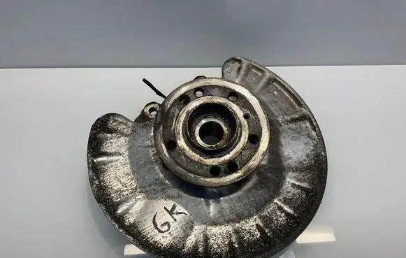 Rear wheel hub