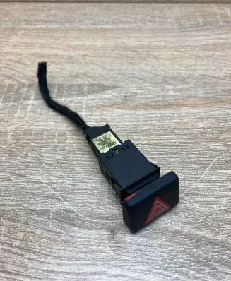 Audi A4 S4 B7 8E 8H Hazard light switch 8E0941509 B6WL WithPlug