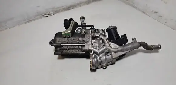 Land Rover Discovery 4 - LR4 EGR valve 9X2Q9U438DA
