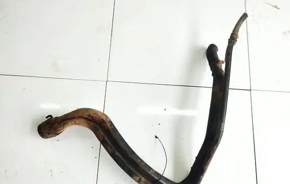 Toyota Corolla E120 E130 Fuel tank filler neck pipe 