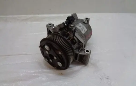 Nissan Juke I F15 Air conditioning (A/C) compressor (pump) 926001KC3C