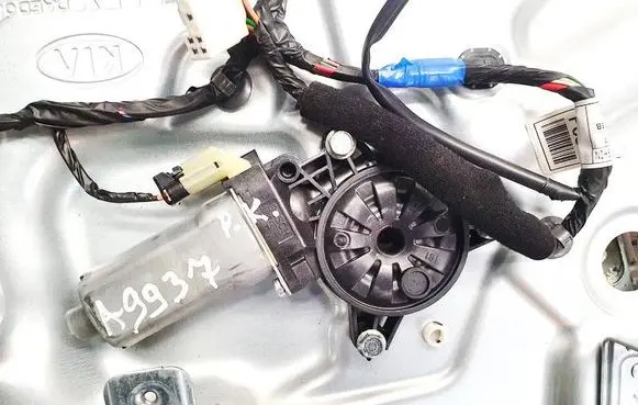 KIA Sorento Front door window regulator motor
