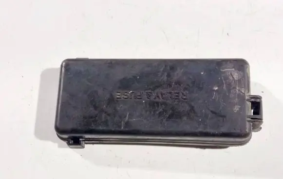 Toyota Previa (XR30, XR40) II Fuse box cover 8262228030 82622-28030