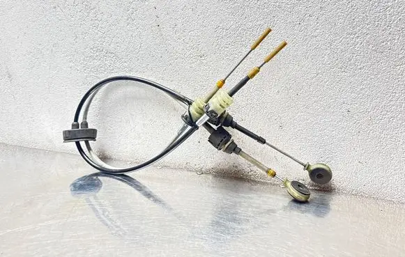 Opel Zafira B Gear shift cable linkage 55351949EY
