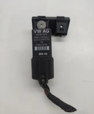 Volkswagen PASSAT B6 Glow plug pre-heat relay 038907281D