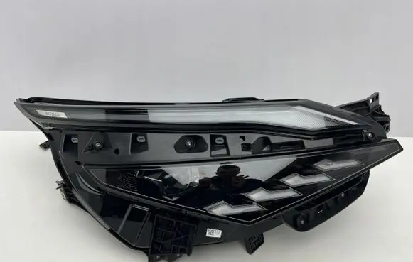 Nissan Qashqai J12 Headlight/headlamp 26010