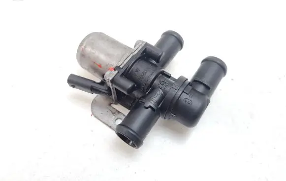 Volkswagen PASSAT B8 Coolant heater control valve 5Q0906457C