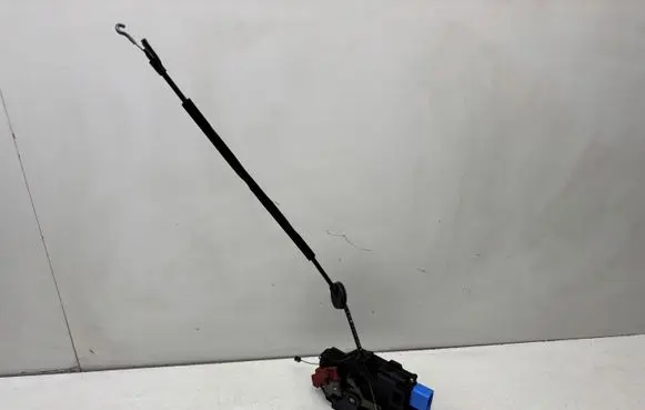 Volkswagen Jetta V Front door lock 3D1837015