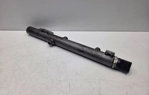 Mercedes-Benz E W212 Fuel main line pipe A6420703095 6420703095