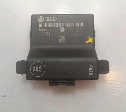 Audi A3 S3 A3 Sportback 8P Gateway control module 1K0907530G 1K0907951