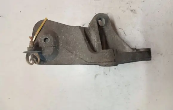 Gearbox mounting bracket