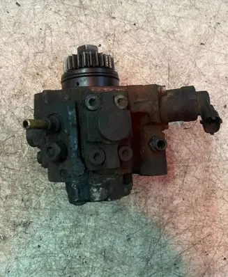 Renault Master III Fuel injection high pressure pump 