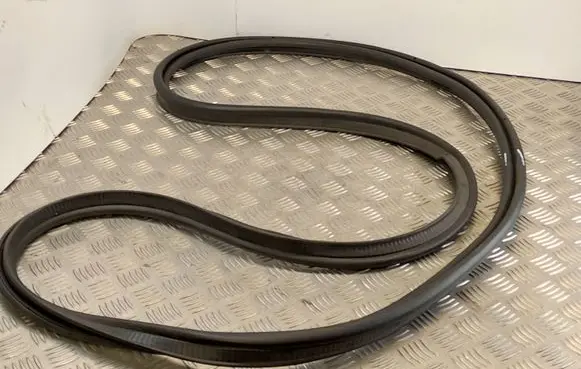 Renault Captur Trunk rubber seal (body) 