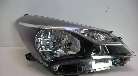 Toyota Yaris Headlight/headlamp 