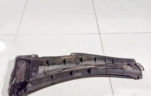 Mazda 6 Wiper trim gj6a507r1