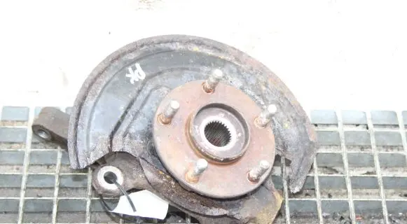 Nissan Juke I F15 Front wheel hub