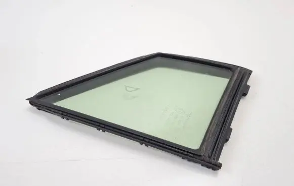 Toyota Prius (XW50) Front door vent window glass four-door 6821547010