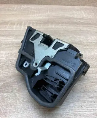 BMW 3 E90 E91 Front door lock 7202146