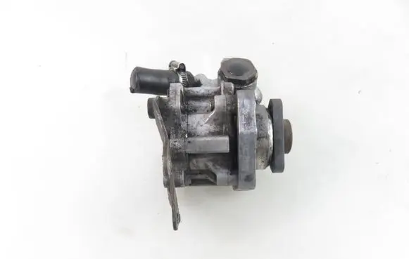 BMW 7 E38 Power steering pump 