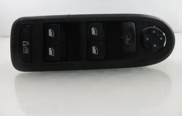 Citroen C5 Electric window control switch 96599975XT