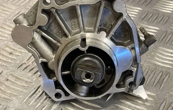 Opel Zafira B Vacuum pump 72902301E