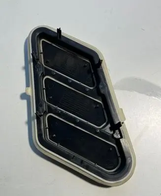 Opel Combo E Quarter panel pressure vent 9818353980