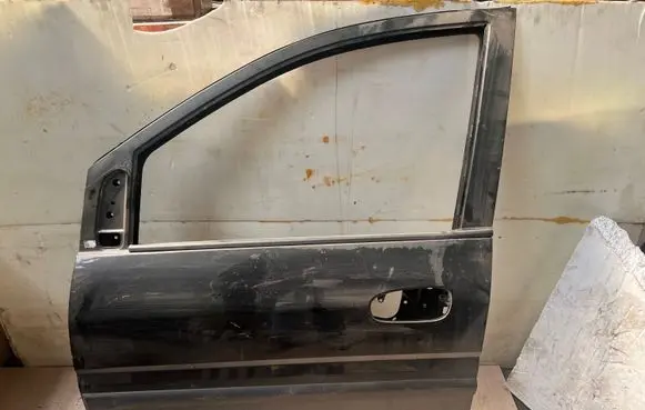 Hyundai Matrix Front door