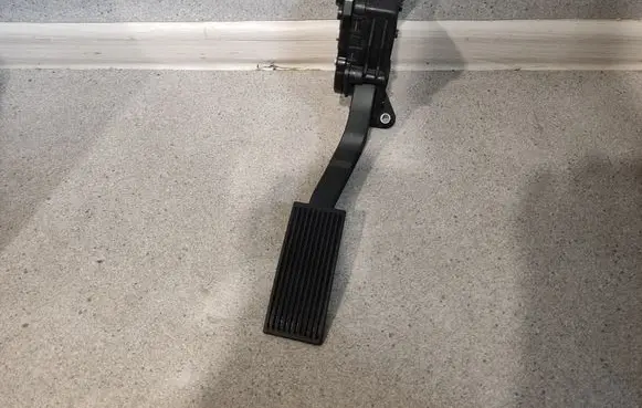 Mercedes-Benz X-class W470 Accelerator throttle pedal 6PV933901
