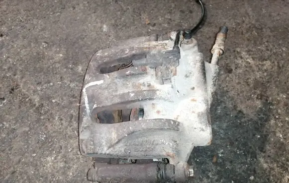 Mercedes-Benz Vito Viano W639 Front brake caliper