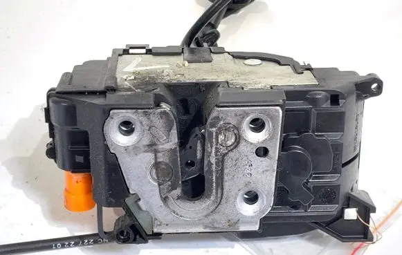 Renault Master III Front door lock 805035039R