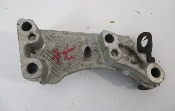 Citroen DS3 Engine mount bracket 