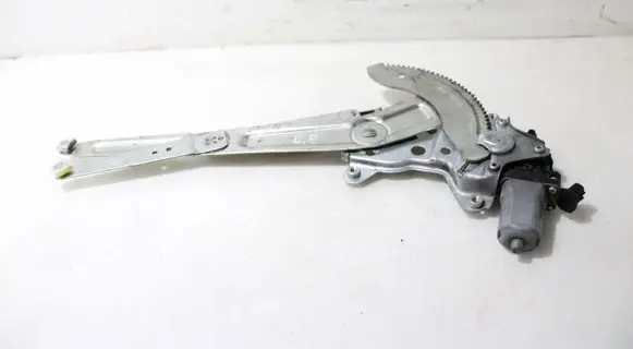 Suzuki SX4 S-Cross Front window lifting mechanism without motor
