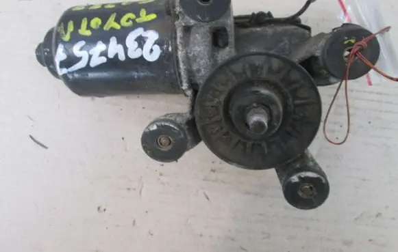 Toyota Hilux (N80, N90, N100, N110) Front wiper linkage and motor