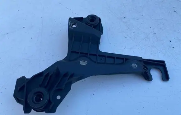 Volvo S80 Air filter cleaner box bracket assembly 30636575