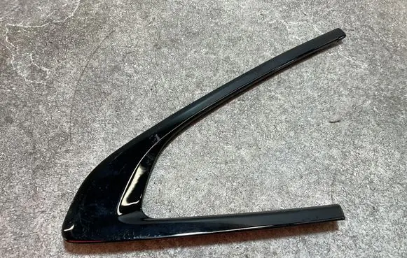 BMW 2 F44 Rear side glass trim 7483186 20327310