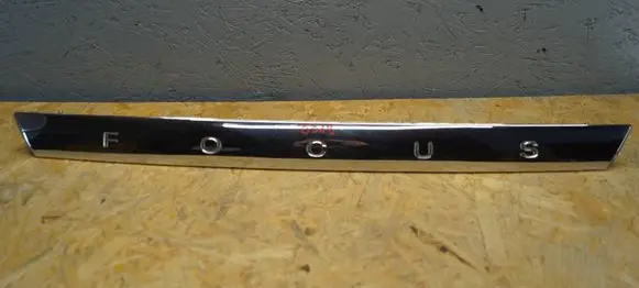 Ford Focus Trunk door license plate light bar 6N41L43525AE