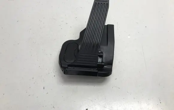 Toyota bZ4X Accelerator throttle pedal 7811042090 2701007021