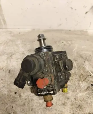 KIA Ceed Fuel injection high pressure pump 331002A400 0445010124 9433744