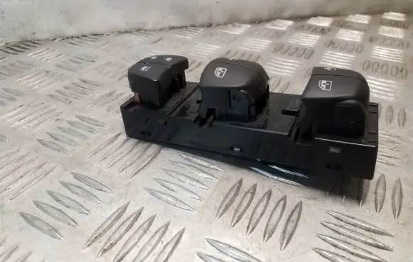 Nissan Qashqai Electric window control switch