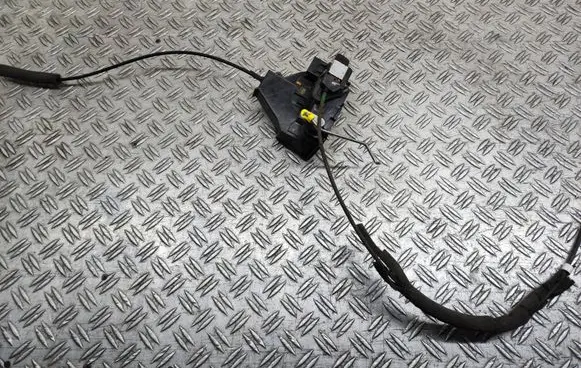Nissan Juke I F15 Front door lock 